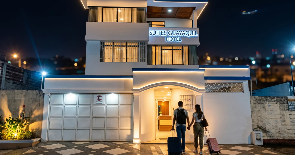 Fachada de Suites Guayaquil, hotel económico cerca del Aeropuerto de Guayaquil